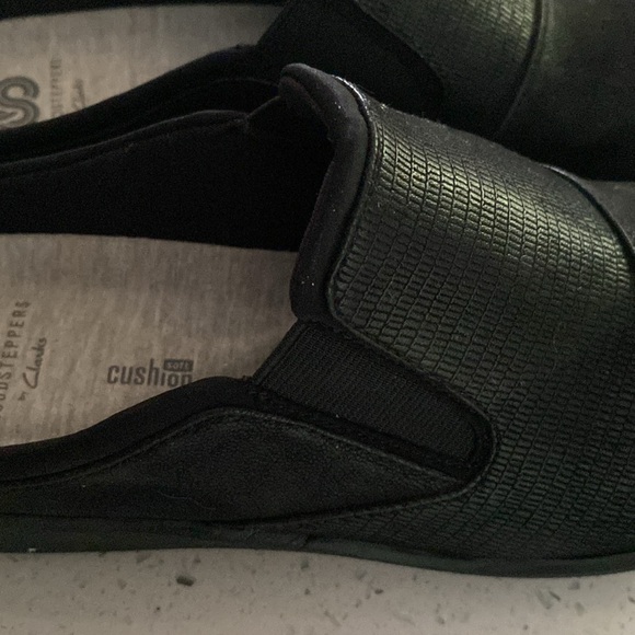 Clark's Black cloudstepper shoe - Picture 2 of 7